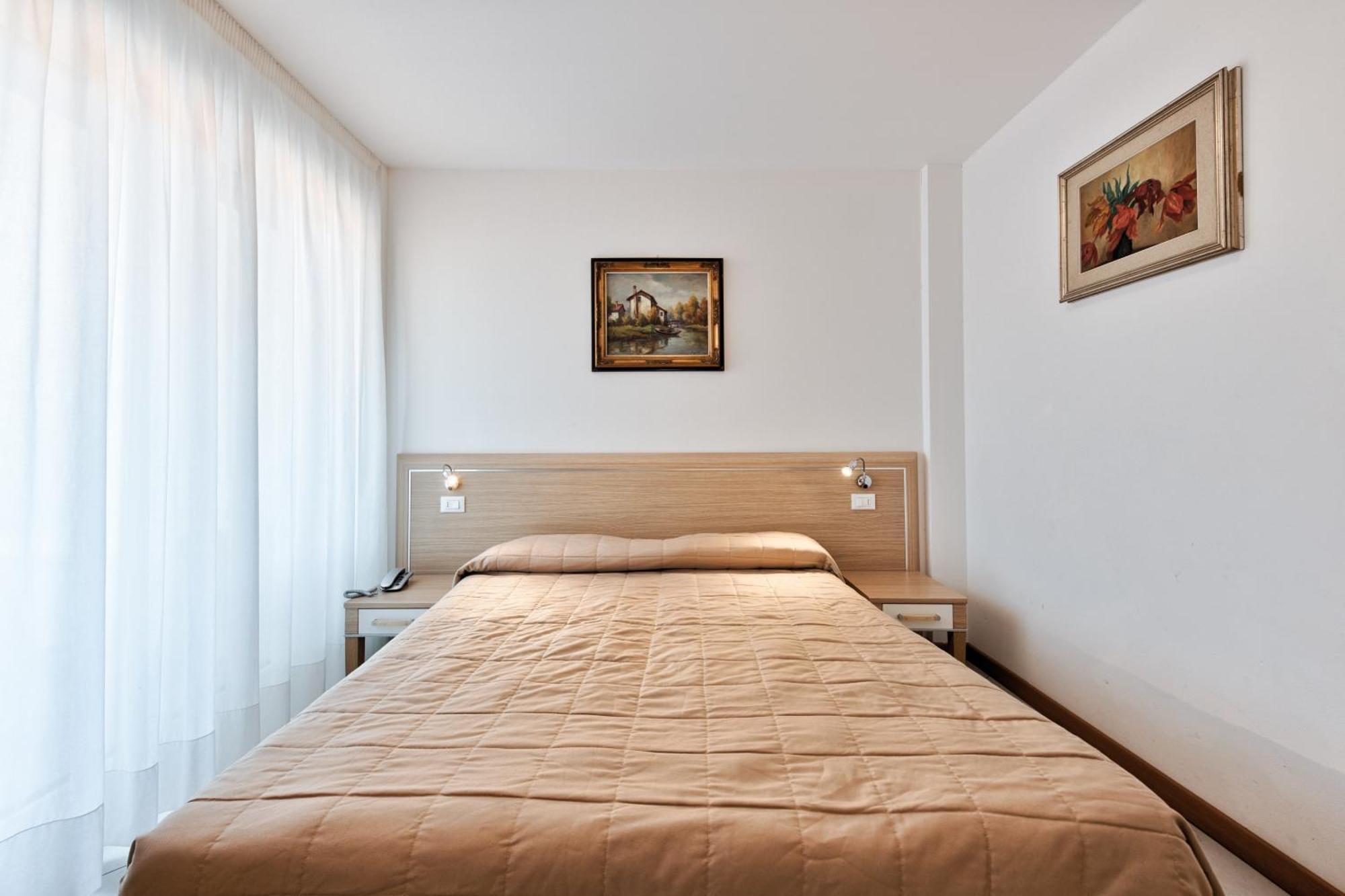 Hotel Meuble Zenith Lignano Sabbiadoro Bagian luar foto